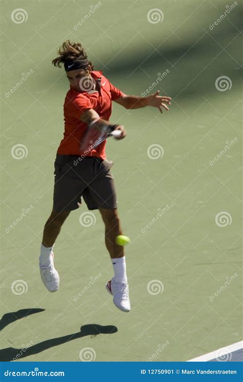 Roger Federer forehand editorial photo. Image of raquette - 12750901