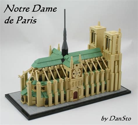 LEGO Modell Von Notre Dame Zum Nachbauen Zusammengebaut