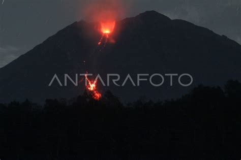 Guguran Lava Pijar Gunung Semeru Antara Foto