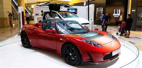 100秒欣赏特斯拉第一辆电动车 Roadster Sport 敞篷跑车 新出行