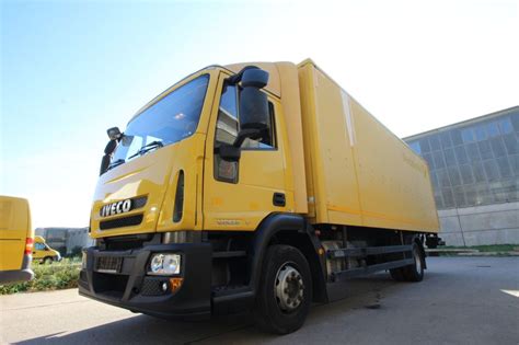 Satılık Iveco Eurocargo ML 80 E 22 Doka Koffer 7 Sitzer EU 6 AHK 2 x