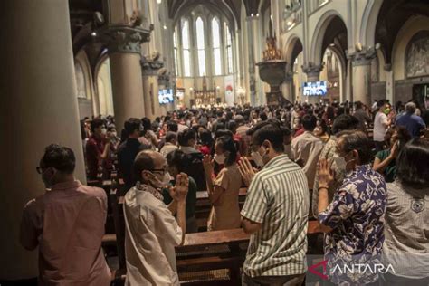 Ibadah Misa Natal Di Katedral Jakarta ANTARA News