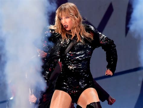 Taylor Swift’s ‘Reputation’ Stadium Tour Setlist - All World Report