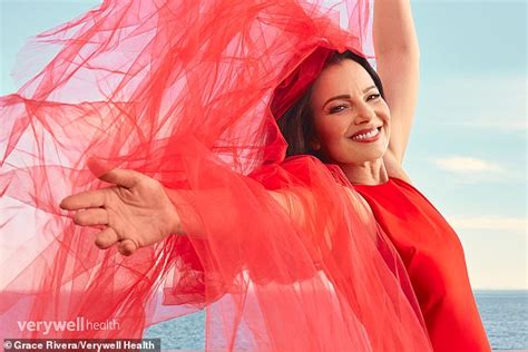 Fran Drescher 65 Shows Off Her Toned Tummy In A Bra Top Daily Mail Online