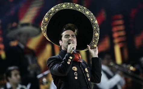 Alejandro Fernández Y Sus Elegantes Trajes De Charro Unión Jalisco