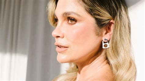 Fl Via Alessandra Posa Lingerie Transparente E Causa Que Mulher