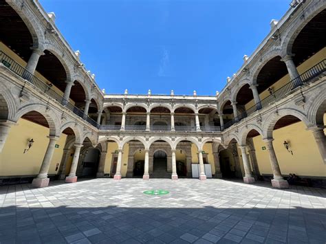 Palacio De La Escuela De Medicina El Aleph