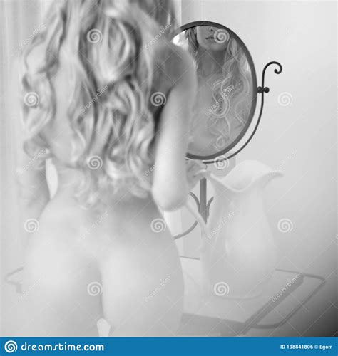 Nude Elegant Blonde Woman Pose In Front Of The Mirror Stock Photo