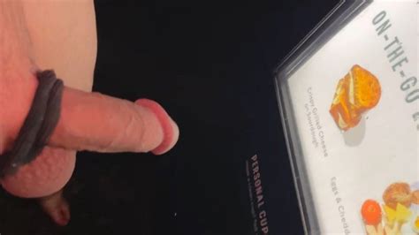 公共のヌードをキャッチ スターバックスドライブスルー彼女はカメラで私を見つけたので私は車を運転しました Pornhub Gay