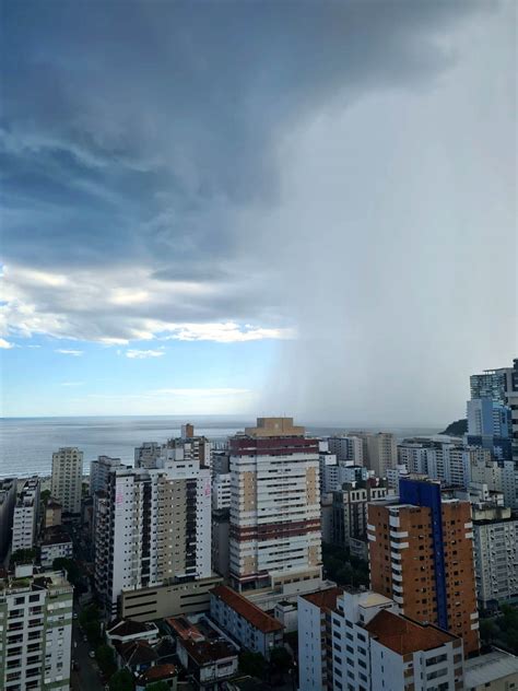 Imagem Flagra Momento Exato De Chuva Fantasma Que Intrigou Moradores