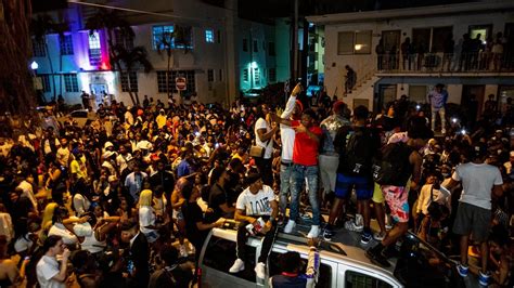 Miami Officials Lament Crime Spike In South Beach S Entertainment District Amid Police Crackdown