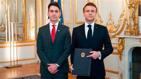 Presidente De Francia Emmanuel Macron Recibi Al Nuevo Embajador De