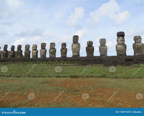 Sculture Di Moai Nell Isola Di Pasqua Fotografia Stock Immagine Di