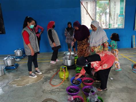 Upaya Peningkatan Kesejahteraan Lansia Dengan Keterampilan Membatik