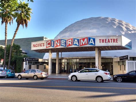 14 Of Las Most Glorious Movie Theaters Drive In Theater Movie Theater