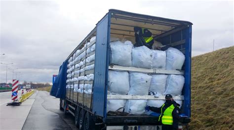 NIELEGALNY TRANSPORT 20 TON ODPADÓW ZATRZYMANY NA A4 E TRUCKBUS PL