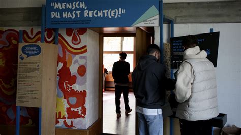 Jetzt Anmelden Schanzer Fanprojekt Besucht Ausstellung Mensch Du