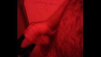 Peludo cachondo en baño publico XVIDEOS