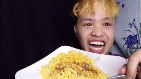 How To Cook And Eat Pancit Canton Tutorial Step By Step Youtube