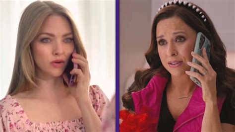 Mean Girls Grown Up Amanda Seyfried And Lacey Chabert Recreate Iconic