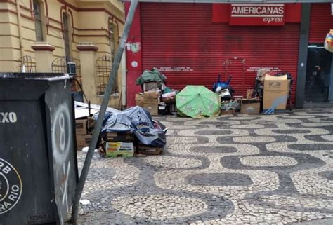 Moradores Reclamam De Lixo Acumulado Por Pessoas Em Situa O De Rua