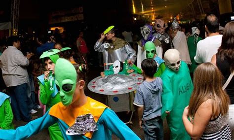 La Fiesta Alienígena Una Opción Fuera De Este Mundo Para El Finde Largo La Brújula 24