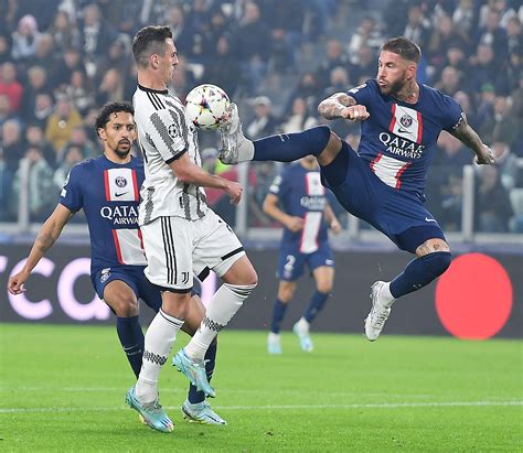 La Juventus Incassa Un Altra Sconfitta Col Psg Ma Salva L Europa