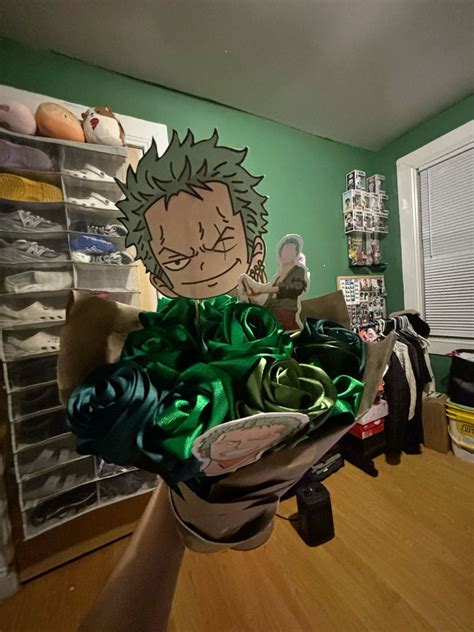 Zoro flower bouquet 💐 | Ramo one piece, One piece promposal, Zoro roronoa