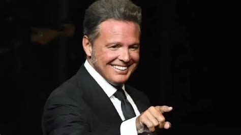 Luis Miguel Aterrizó En Argentina Junto A Su Novia Y Se Prepara Para