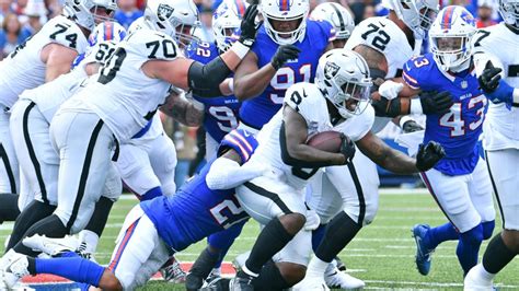 Raiders reigning rushing champ Josh Jacobs has historically bad game in Buffalo