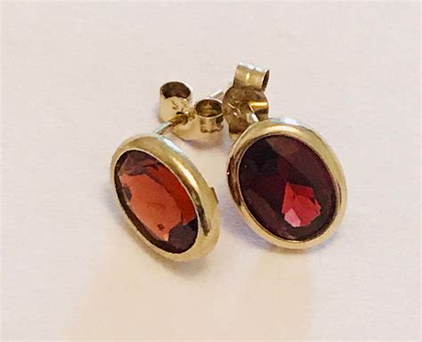 Vintage 9ct Gold Garnet Stud Earrings