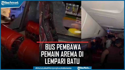 Detik Detik Bus Pembawa Pemain Arema Di Lempari Batu Kaca Pecah Youtube