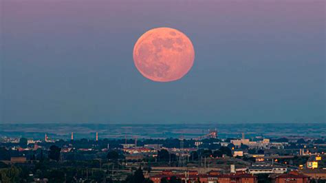 Cuándo y dónde se verá la Luna de Fresa hay relación entre nombre y