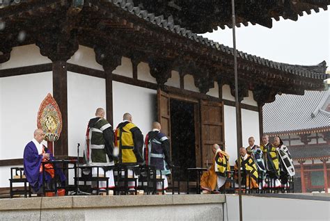 薬師寺の東塔、110年ぶりの解体修理完了 巨大地震に備え補強 写真特集14 毎日新聞