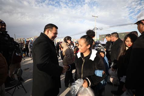 Entrega Alcalde Alrededor De Mil Piernas De Puerco A Familias De La