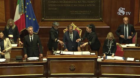 Napolitano Osservato Un Minuto Di Silenzio In Senato Video Dailymotion