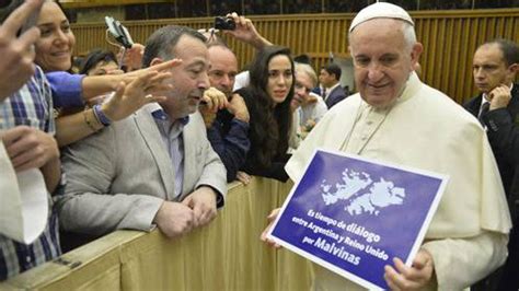 La Ong Y El Vaticano Explicaron La Foto Del Papa Con El Cartel De Malvinas