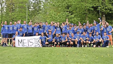 Fußball Kreisliga B Staffel V BB CW SV Böblingen II feiert