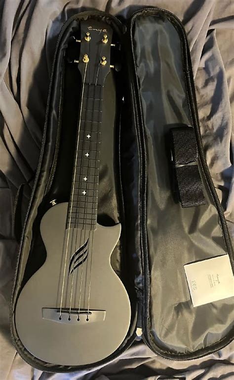 Soprano Ukulele Enya Nova U Mini 21 Carbon Fiber Travel Reverb