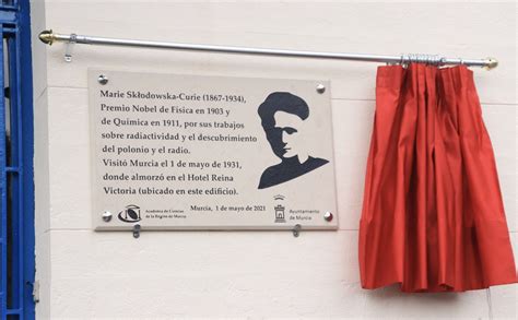 Murcia Homenajea A Marie Curie Con Una Placa Conmemorativa En El