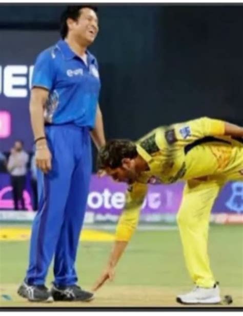 Tata Ipl 2024 Mi Vs Csk Msdhoni Touch Leg Of Sachin Tendulkar Shorts