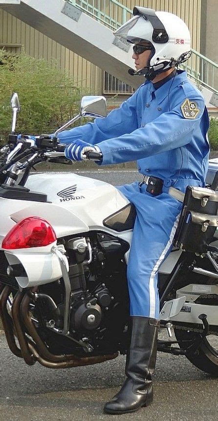 「男性警察官」おしゃれまとめの人気アイデア｜pinterest｜g M【2023】 男性警察官 お巡りさん 男性