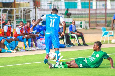 Togo D J Foadan Et Doumb Maintiennent Le Cap L Toile Filante L