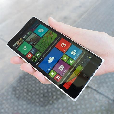 Lumia Das Erste Bezahlbare Flaggschiff Smartphone Enth Llt