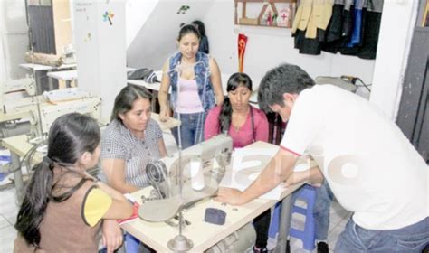 Madres Reciben Clases En Confecci N De Diversas Prendas Tu Diario