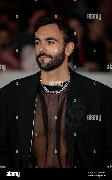 Marco Mengoni Singer Fotograf As E Im Genes De Alta Resoluci N Alamy