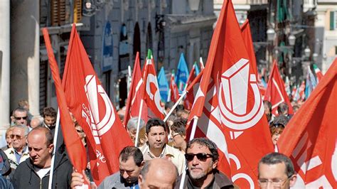 Primo Maggio A Genova Festa Della Cgil E Corteo Stella Al Merito A