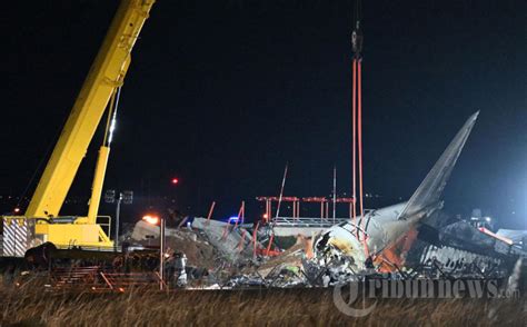 Pesawat Jeju Air Boeing 737 800 Jatuh Di Bandara Internasional Muan