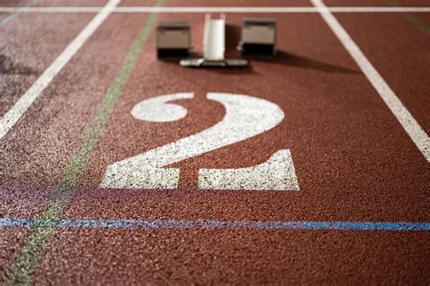 garis start lintasan lari  nomor dua foto stok  gambar