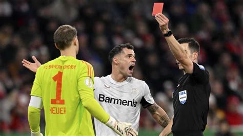 Verlängerung bis 2026 Bayern Fans uneinig über Neuer